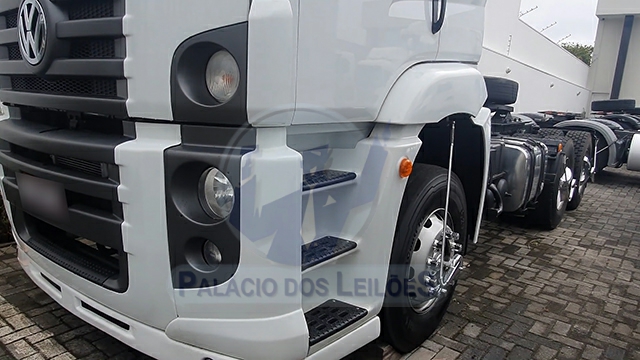 VOLKSWAGEN 26-390 E Constel. 6x4 2p 2014